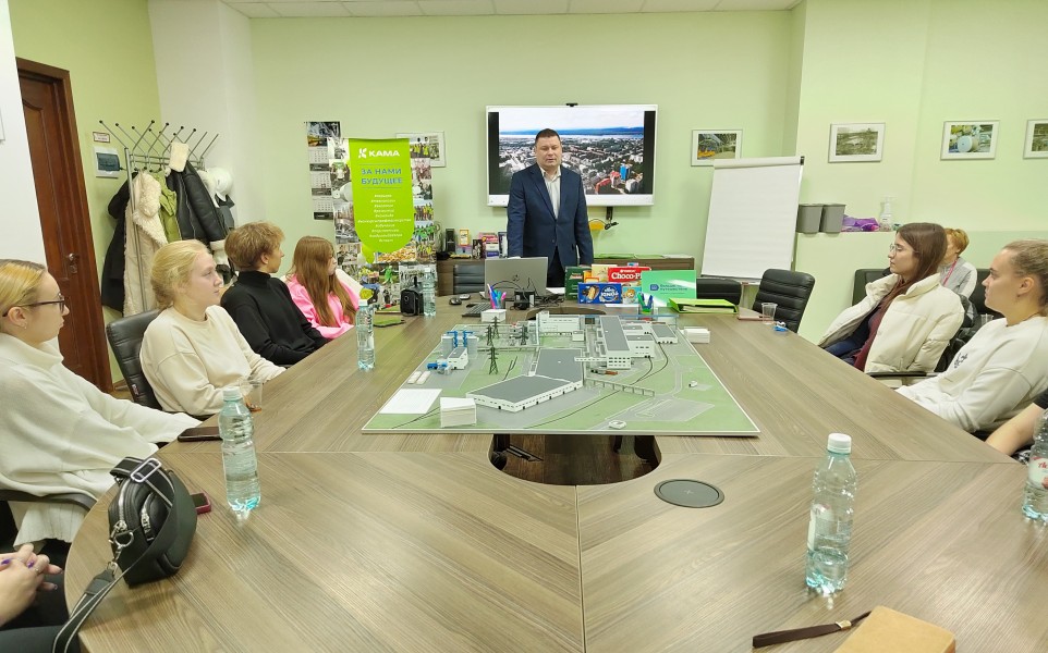 Будущие инженеры погрузились в производство на картонно-бумажном комбинате «КАМА»