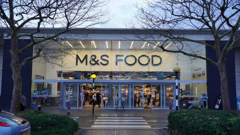 M&S Food тестирует бумажные лотки для готовых блюд  