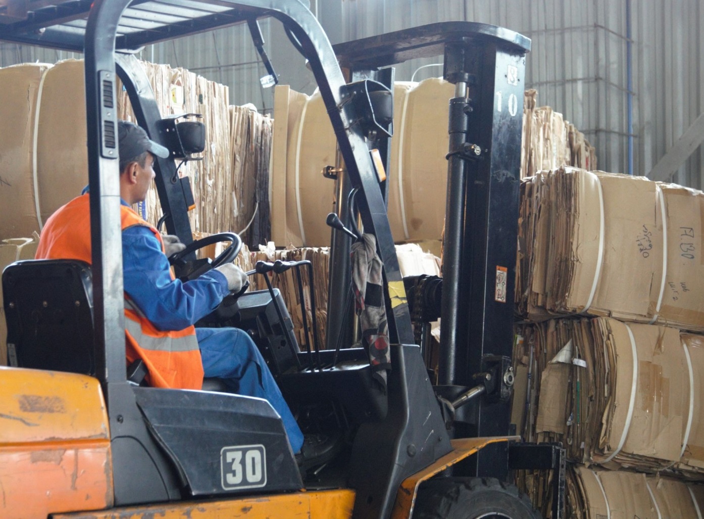 Для производства бумаги из первичной целлюлозы используется менее 15 % заготавливаемого в России леса Для производства бумаги из первичной целлюлозы используется менее 15 % заготавливаемого в России леса