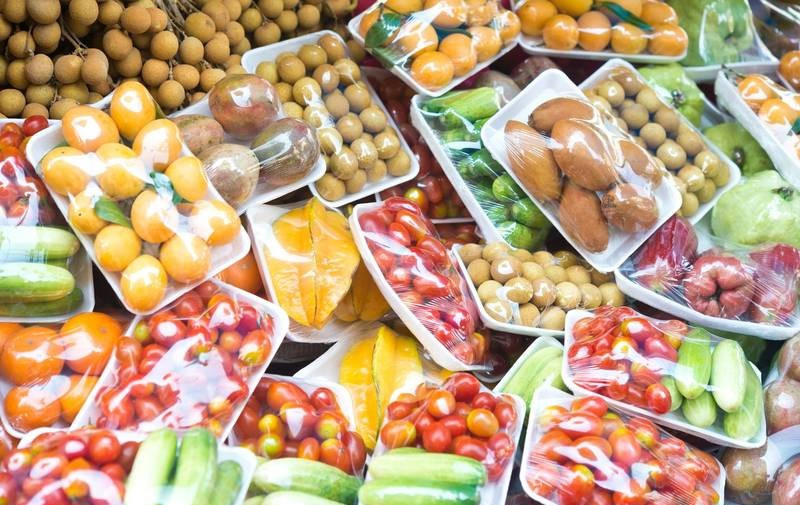 Франция запретит пластиковую упаковку для фруктов и овощей в 2022 г.