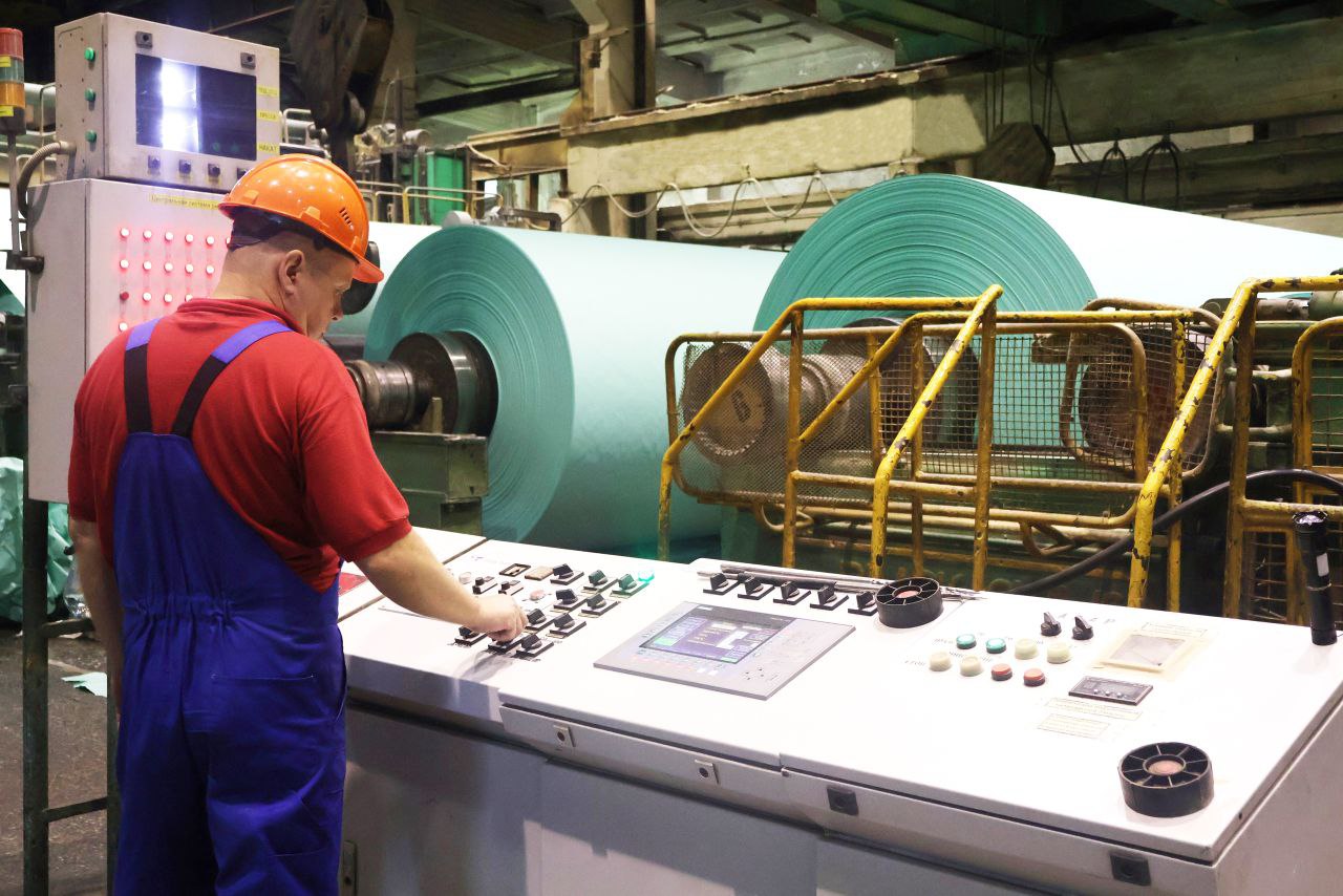 Цветная бумага Кондопоги отправится в школы России и Китая