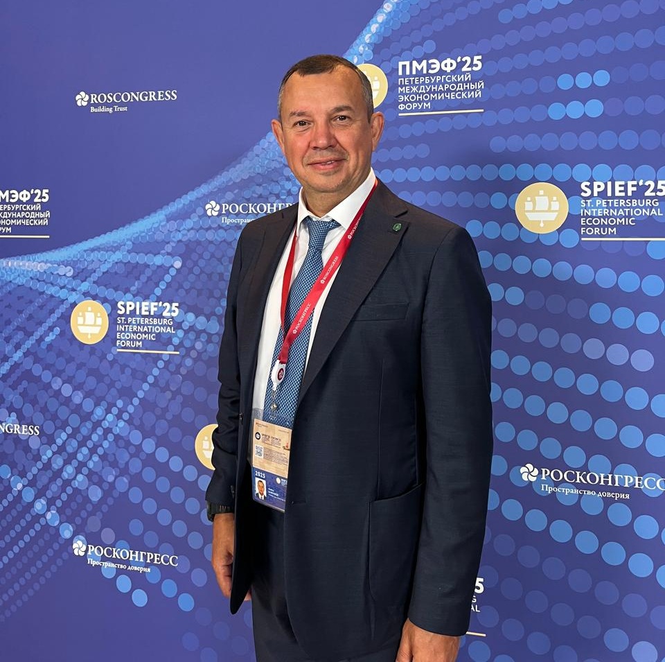 Андрей Гурьянов принял участие в сессии по экономике замкнутого цикла на ПМЭФ