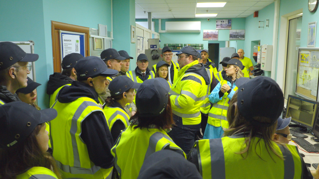 C8748_04267696.jpg C8748_04267696.jpg