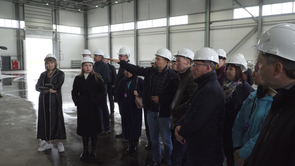 C8668_03844000.jpg C8668_03844000.jpg